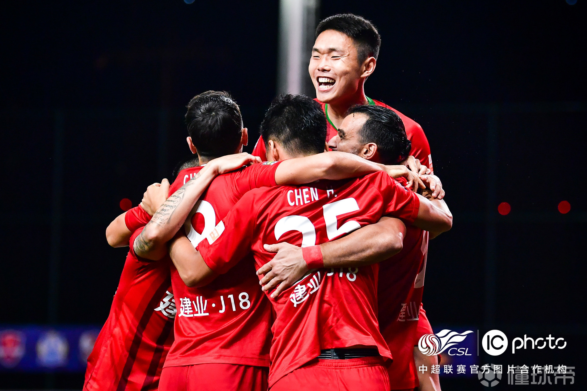 开云体育入口-江苏苏宁惜败对手，排名微降一位